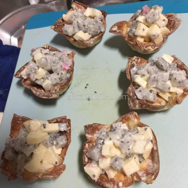 放入拌好的水果沙拉