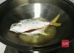 红烧茄汁鲳鱼的做法图解2