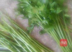 芹菜猪肉饺子的做法图解1