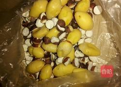茨实白果猪肚汤的做法图解2