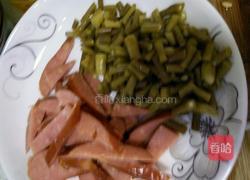 洋葱炒香肠的做法图解2