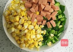 青椒玉米粒的做法图解2