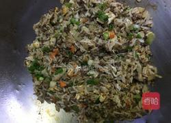 牛肉洋葱炒饭的做法图解2