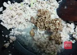 Illustration of how to make dumplings stuffed with sauced meat and chives 6