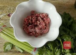 牛肉芹菜饺子的做法图解1
