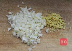 牛肉芹菜饺子的做法图解2