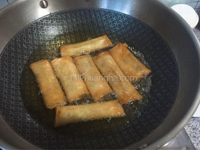 中火炸至五秒左右出锅