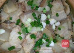 五花肉炖茶树菇的做法图解5