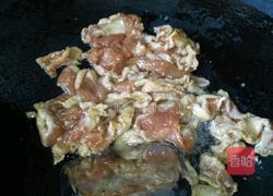 杏鲍菇炒肉片的做法图解3