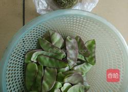扁豆炒肉片的做法图解1