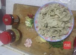 香辣面筋的做法图解1