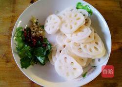 炝拌糖醋莲藕片的做法图解2