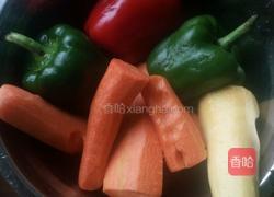 胡萝卜青椒馅馄炖的做法图解1