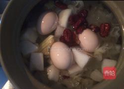 冰糖雪耳雪梨鸡蛋糖水的做法图解8