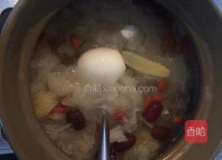 冰糖雪耳雪梨鸡蛋糖水的做法图解12