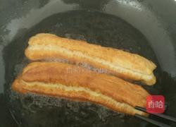炸油条的做法图解5