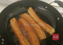 炸油条的做法图解6