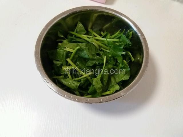 菠菜洗干净