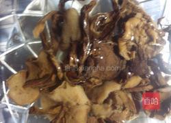 牛肝菌炒肉的做法图解1