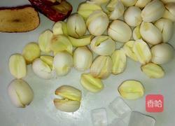 莲子银耳红枣汤的做法图解3