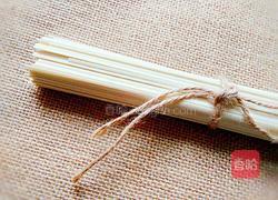 黄蘑打卤面的做法图解1