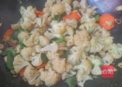 菜椒胡萝卜炒花菜的做法图解9