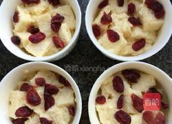 焗烤蔓越莓吐司布丁的做法图解5