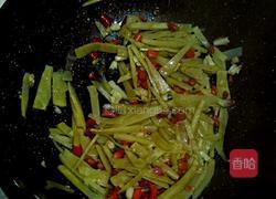 黄豆酸笋炒鱼干的做法图解5