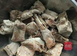 土豆炖排骨的做法图解1
