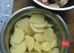 土豆炖排骨的做法图解2