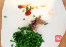 Illustration of how to make salt and pepper rolls with leeks 4