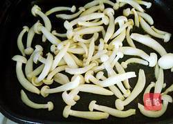 尖椒炒白玉菇鸡胸肉的做法图解4