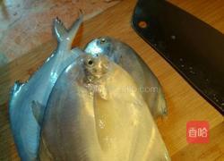 葱油蒸鲳鱼的做法图解1