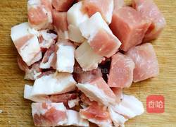 五花肉炖粉条蘑菇的做法图解2