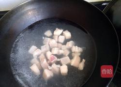 五花肉炖粉条蘑菇的做法图解3