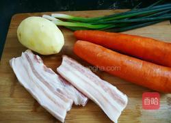 土豆胡萝卜烧肉的做法图解1