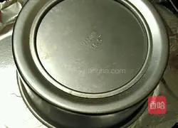 Illustration of how to make eight-inch chiffon cake 15