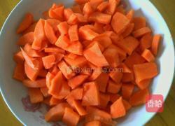 胡萝卜蒸肉的做法图解1