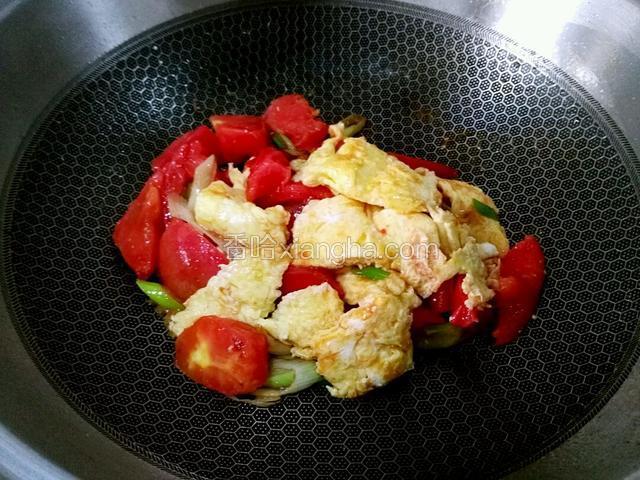 翻炒均匀出锅。