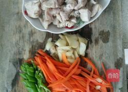 酸菜肥肠的做法图解1