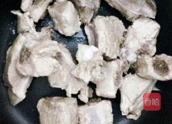 萝卜海带排骨汤的做法图解1