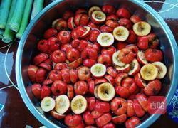 妈妈煮山楂的做法图解1