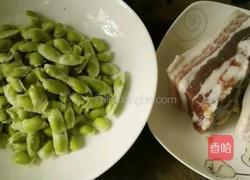 咸肉蒸毛豆子的做法图解1