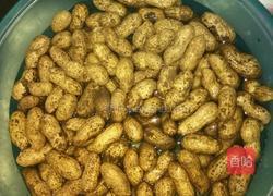 盐烤花生的做法图解1