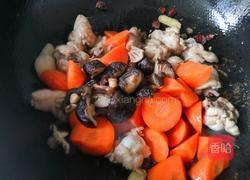香菇鸡肉焖饭的做法图解4