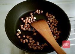 麻酱拌花生菠菜的做法图解1