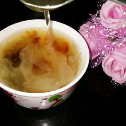 桃胶红枣银耳莲子羹的做法[图]