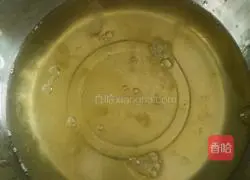 Illustration of how to make strawberry jam cake rolls 1