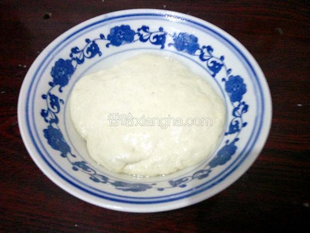 碗里抹油放面团