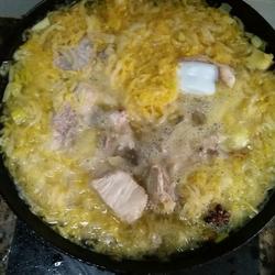 大骨头炖酸菜的做法[图]